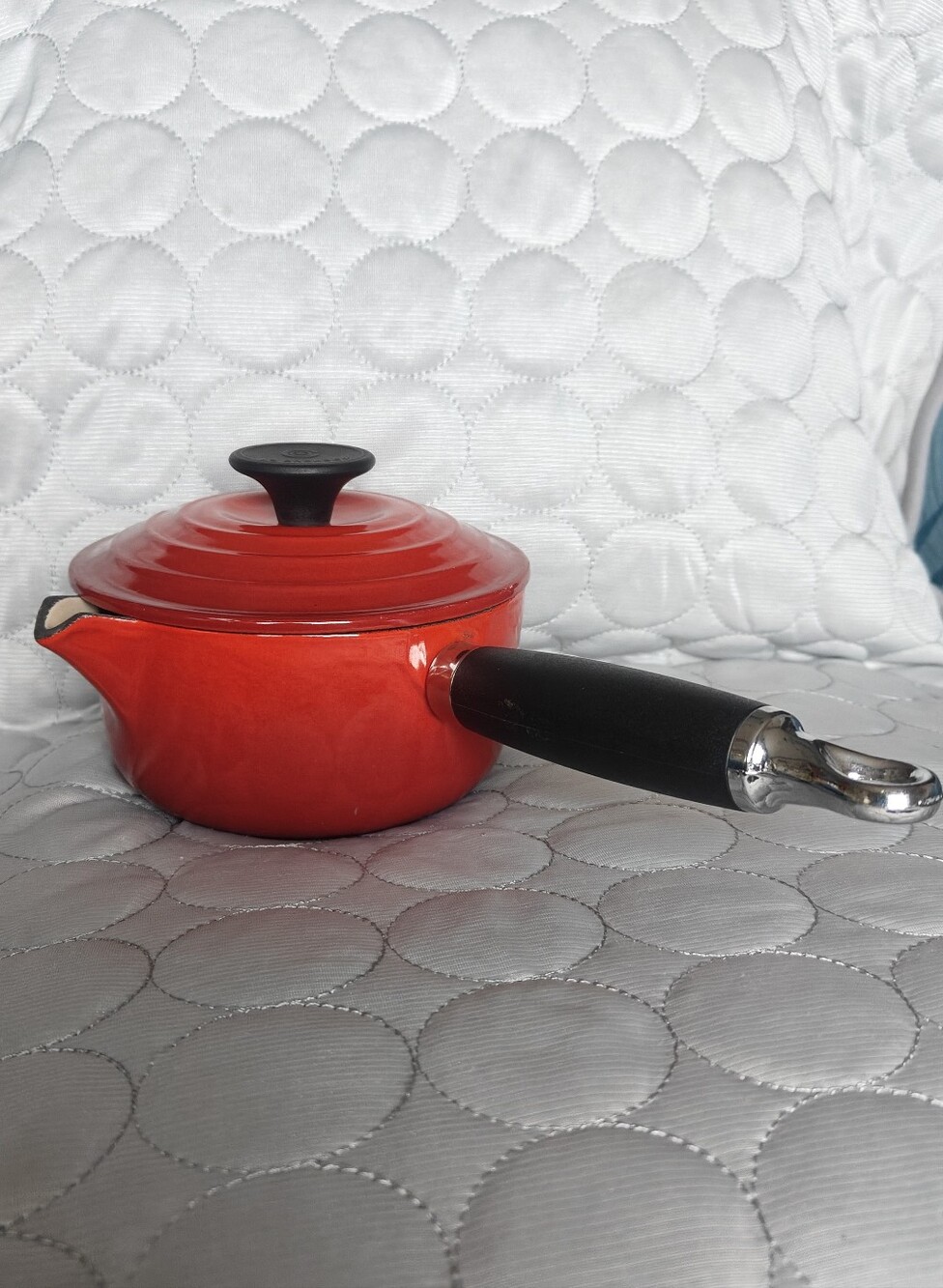 Le Creuset 14 classic cast iron saucepan
